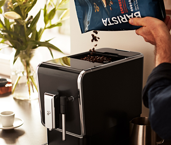 Tchibo Kaffeevollautomat »Esperto Latte« online bestellen bei Tchibo 377043