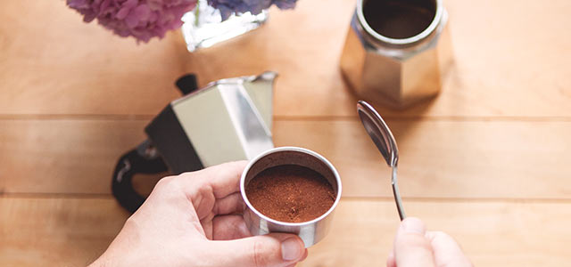 Kaffeezubereitung im Espressokocher